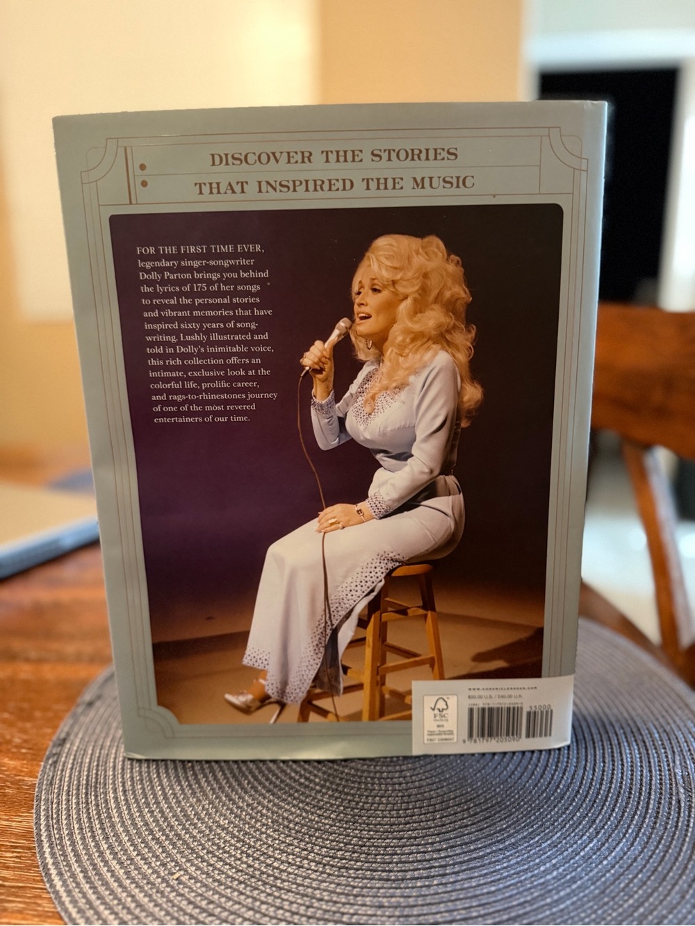 Dolly Parton “Songteller: My Life in Lyrics” Hardcover Book Like New - Picture 2 of 4